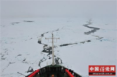“雪龙”压裂坚冰成功突围 破冰用时十几个小时