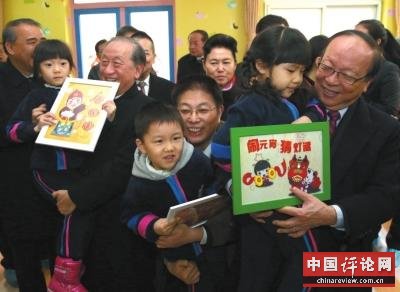 习近平会见连战：尊重台湾同胞选择的社会制度