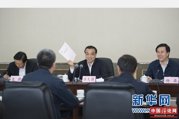 这是5月23日，李克强在内蒙古自治区翁牛特旗出席指导旗委常委班子专题民主生活会。新华社记者 谢环驰 摄
