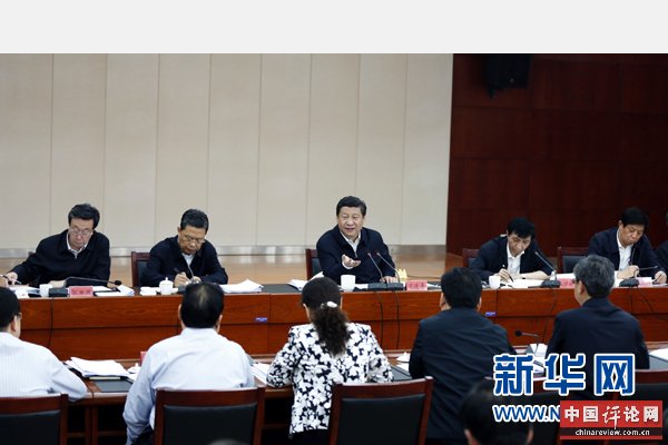 这是5月9日，习近平在河南省兰考县出席指导县委常委班子专题民主生活会。新华社记者 鞠鹏 摄