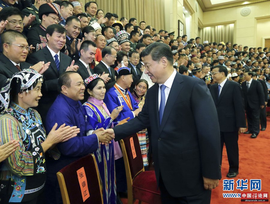 9月28日至29日，中央民族工作会议暨国务院第六次全国民族团结进步表彰大会在北京举行。这是习近平等在会前会见受表彰的模范集体和模范个人代表。新华社记者 兰红光 摄 