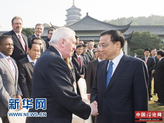 11月20日，国务院总理李克强在杭州会见出席首届世界互联网大会的中外代表并同他们座谈。 新华社记者 王晔 摄