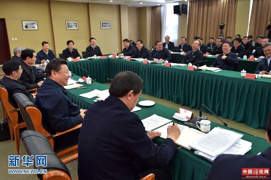 这是13日下午，习近平在中国延安干部学院主持召开陕甘宁革命老区脱贫致富座谈会。新华社记者 李涛 摄 