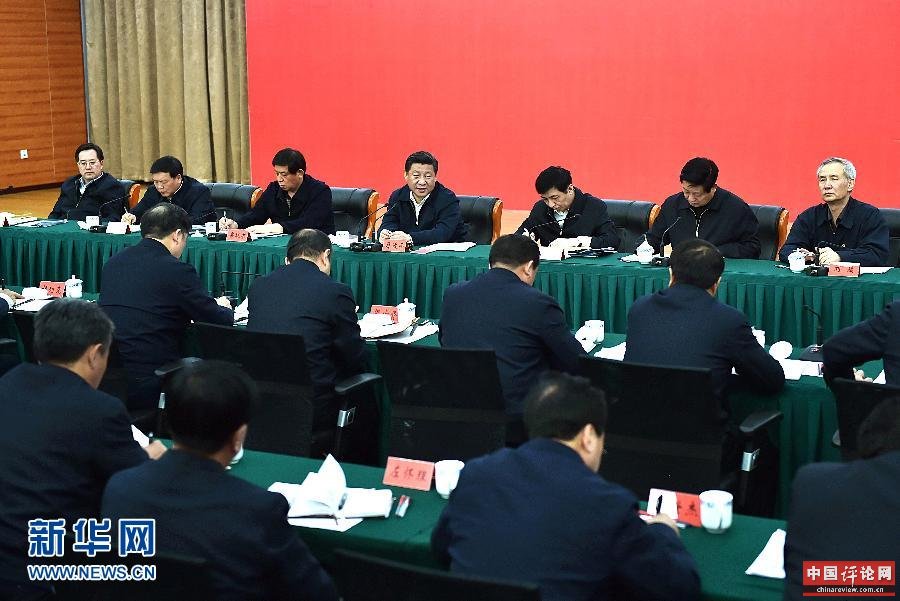 这是13日下午，习近平在中国延安干部学院主持召开陕甘宁革命老区脱贫致富座谈会。新华社记者 李涛 摄 