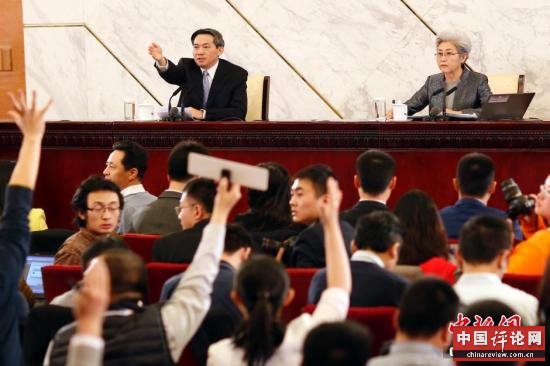 3月4日上午，十二届全国人大三次会议在北京人民大会堂新闻发布厅举行新闻发布会。