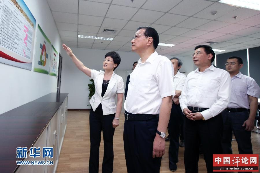 6月15日，中共中央政治局常委、国务院总理李克强先后来到中国核电工程有限公司、工业和信息化部考察并主持召开座谈会。这是李克强在工业和信息化部考察。新华社记者 姚大伟 摄