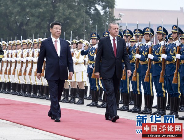 7月29日，国家主席习近平在北京人民大会堂同土耳其总统埃尔多安举行会谈。这是会谈前，习近平在人民大会堂东门外广场为埃尔多安举行欢迎仪式。新华社记者张铎摄 