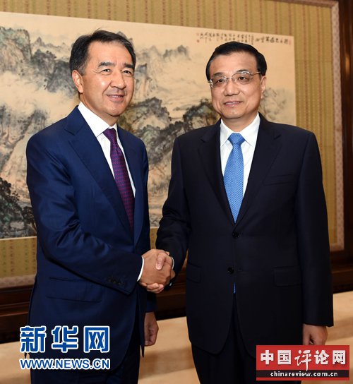 8月25日，国务院总理李克强在北京中南海紫光阁会见来华出席中哈合作委员会第七次会议的哈萨克斯坦第一副总理萨金塔耶夫。 新华社记者饶爱民 摄