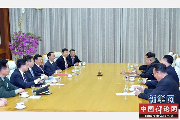 10月9日，中共中央政治局常委、中央书记处书记刘云山在平壤百花园迎宾馆会见朝鲜劳动党第一书记金正恩。 新华社记者 李涛 摄 