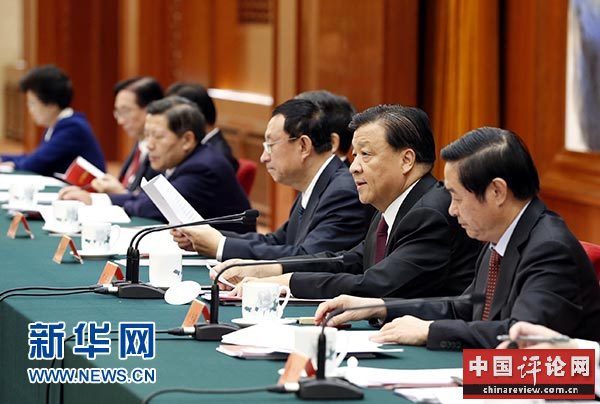 10月13日，第五届全国道德模范座谈会在北京召开。中共中央政治局常委、中央文明委主任刘云山会见第五届全国道德模范和提名奖获得者并在座谈会上讲话。新华社记者鞠鹏摄
