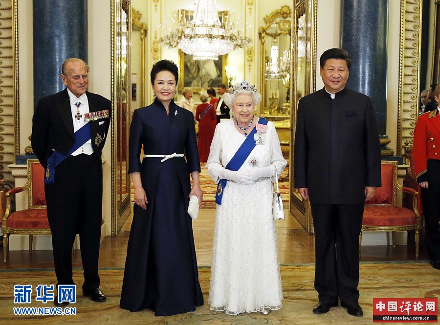 10月20日，国家主席习近平在伦敦白金汉宫出席英国女王伊丽莎白二世举行的欢迎晚宴。 新华社记者 鞠鹏 摄