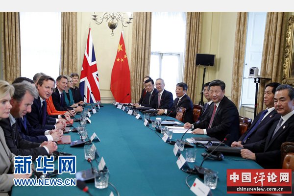 10月21日，国家主席习近平在伦敦唐宁街首相府同英国首相卡梅伦举行会谈。 新华社记者 鞠鹏 摄 