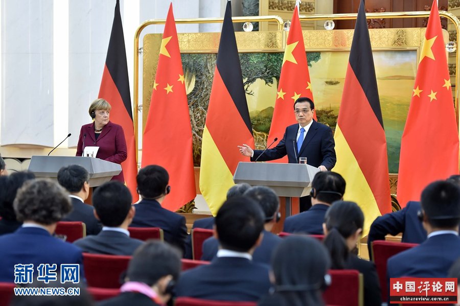10月29日，国务院总理李克强在北京人民大会堂同德国总理默克尔共同会见记者。 新华社记者 李涛 摄 