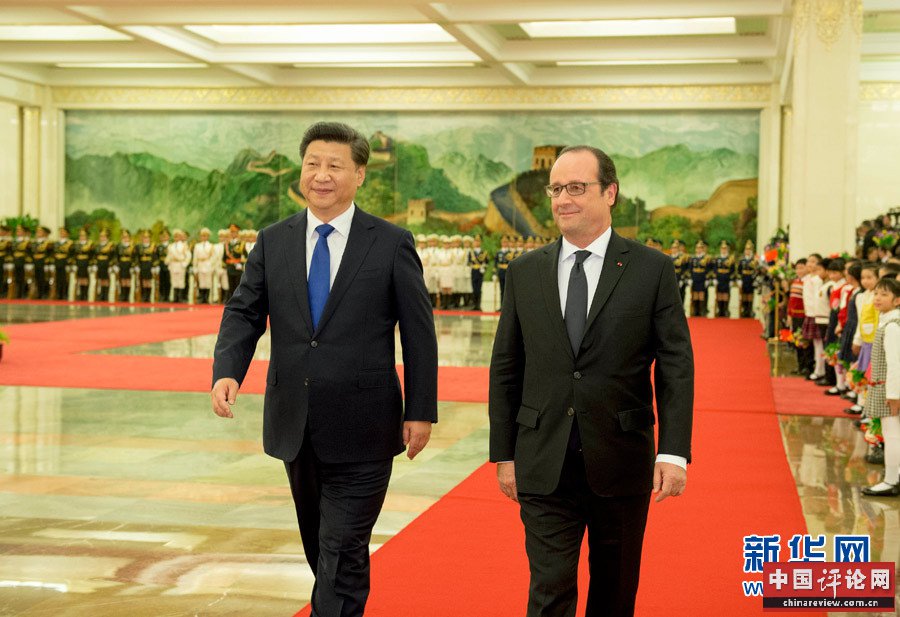  11月2日，国家主席习近平在北京人民大会堂同法国总统奥朗德举行会谈。这是会谈前，习近平在人民大会堂北大厅为奥朗德举行欢迎仪式。新华社记者李学仁摄