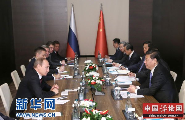 11月15日，国家主席习近平在土耳其安塔利亚会见俄罗斯总统普京。 新华社记者马占成摄