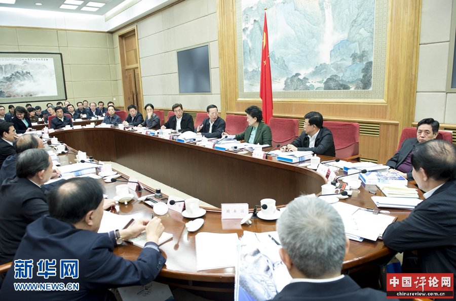 11月24日，中共中央政治局常委、国务院副总理、第24届冬奥会工作领导小组组长张高丽在北京中南海主持召开第24届冬奥会工作领导小组第一次全体会议并讲话。新华社记者 王晔 摄 