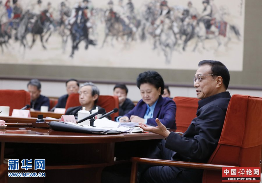 12月2日，中共中央政治局常委、国务院总理李克强在北京主持召开经济工作专家座谈会，并作重要讲话。 新华社记者 鞠鹏 摄