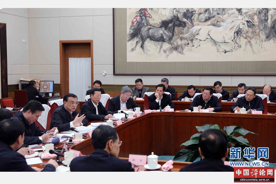 1月22日，中共中央政治局常委、国务院总理李克强主持召开座谈会，研究全面推开营改增、加快财税体制改革、进一步显著减轻企业税负，调动各方发展积极性。新华社记者 刘卫兵 摄 