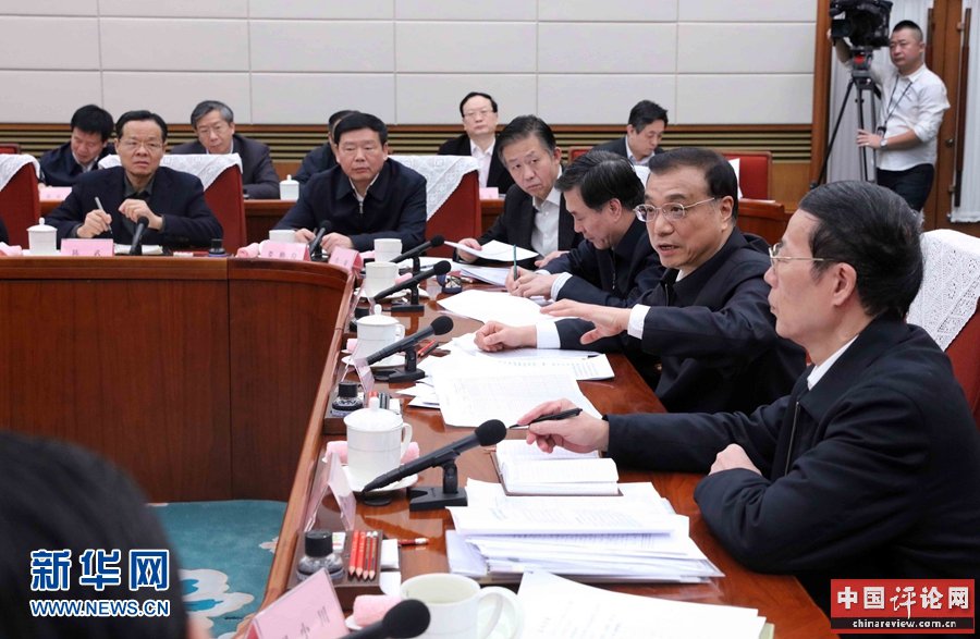 1月22日，中共中央政治局常委、国务院总理李克强主持召开座谈会，研究全面推开营改增、加快财税体制改革、进一步显著减轻企业税负，调动各方发展积极性。新华社记者 刘卫兵 摄 