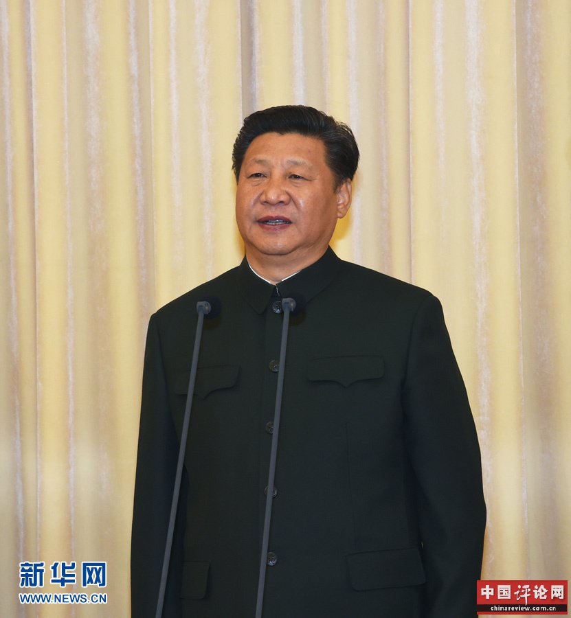 2月1日，中国人民解放军战区成立大会在北京八一大楼隆重举行。中共中央总书记、国家主席、中央军委主席习近平向东部战区、南部战区、西部战区、北部战区、中部战区授予军旗并发布训令。新华社记者 李刚 摄  