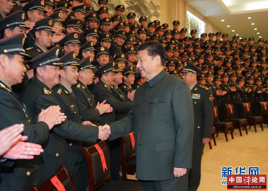这是2月2日，习近平在南昌接见驻赣部队师以上领导干部和建制团单位主官，代表党中央和中央军委，向驻赣部队全体官兵致以诚挚问候，向全体解放军指战员、武警部队官兵、民兵预备役人员致以新春祝福。新华社记者李刚摄