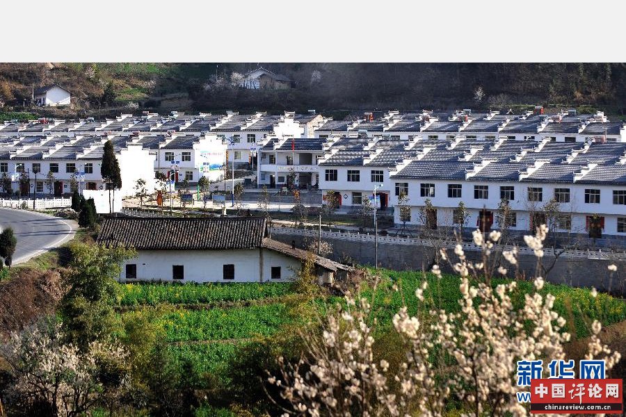 陕西平利县大贵镇毛坝岭村的“避灾扶贫移民搬迁”居民集中安置区（2014年3月14日摄）新华社记者 陶明 摄