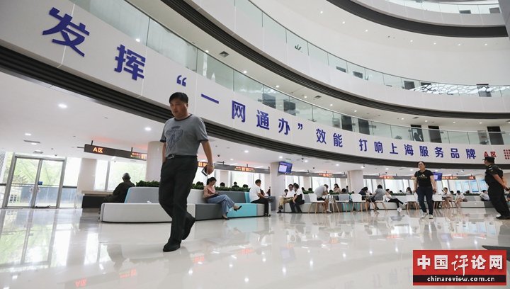 发力“放管服”：为企业添活力 让百姓办事易