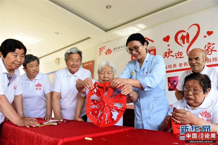 （壮丽70年·奋斗新时代——共和国发展成就巡礼·图文互动）（9）人民至上的生动实践——共和国民生发展成就巡礼