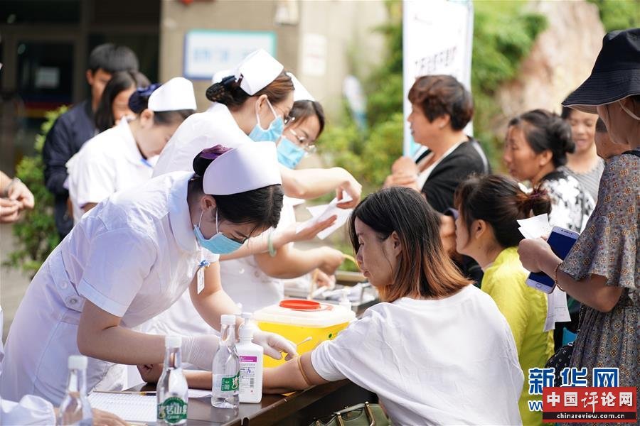 （壮丽70年·奋斗新时代——共和国发展成就巡礼·图文互动）（10）人民至上的生动实践——共和国民生发展成就巡礼
