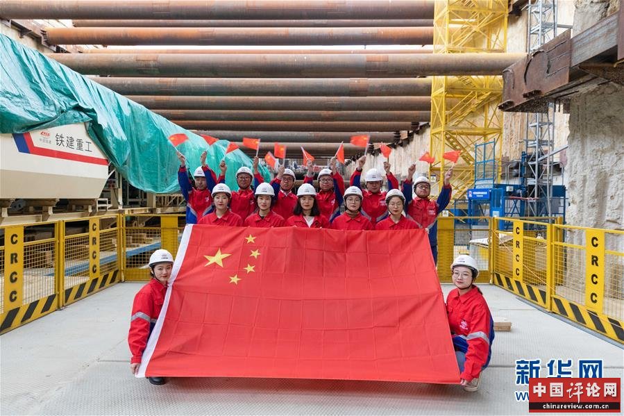（国际）（4）“我和国旗合个影”主题活动在多国举行