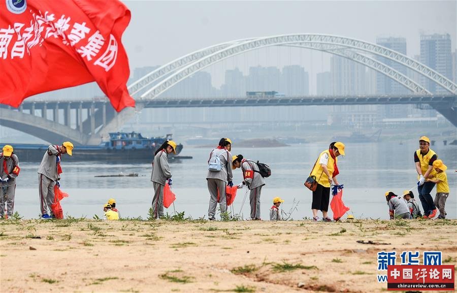 （在习近平新时代中国特色社会主义思想指引下——新时代新作为新篇章·总书记关切高质量发展·图文互动）（1）在蓝天白云下——污染防治攻坚战持续推进