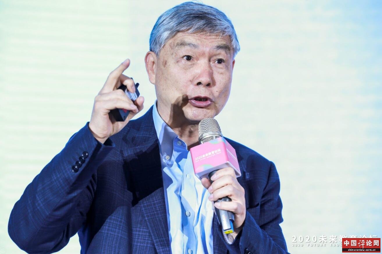 图为中国工程院院士李培根发言。 