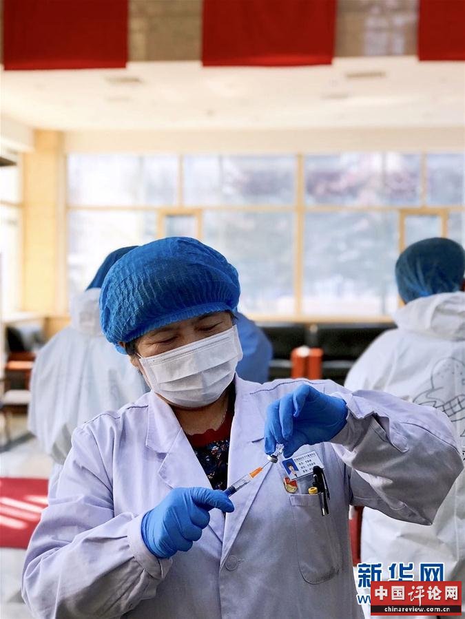 （在习近平新时代中国特色社会主义思想指引下——新时代新作为新篇章·习近平总书记关切事·图文互动）（7）口罩挡不住你的美——战“疫”一线巾帼掠影