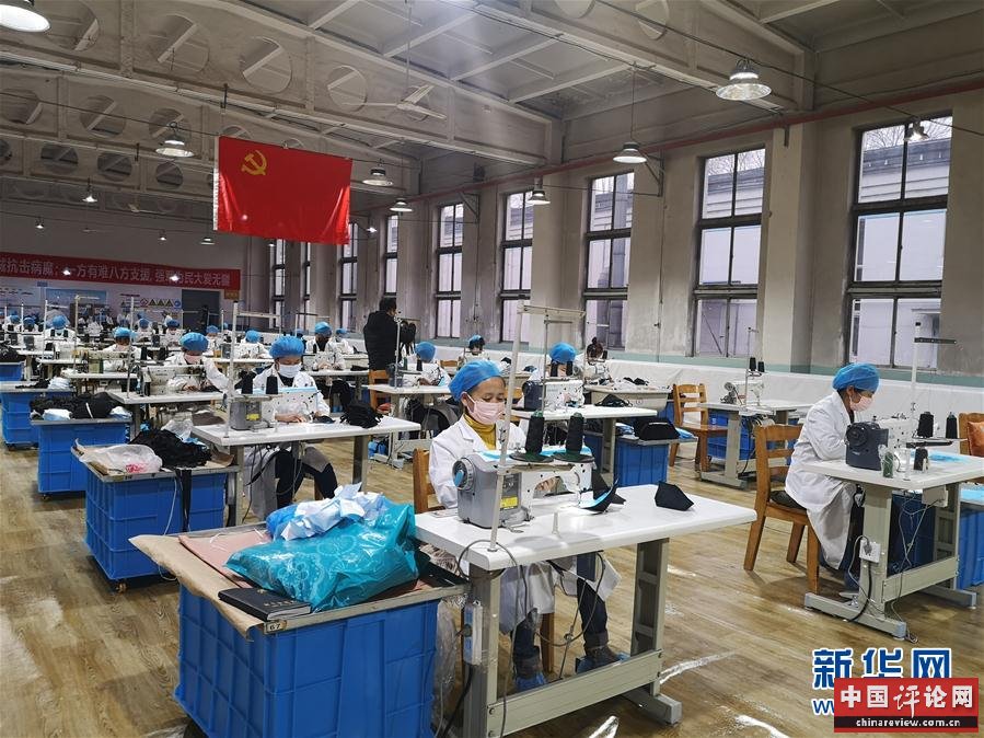 （在习近平新时代中国特色社会主义思想指引下——新时代新作为新篇章·习近平总书记关切事·图文互动）（11）口罩挡不住你的美——战“疫”一线巾帼掠影
