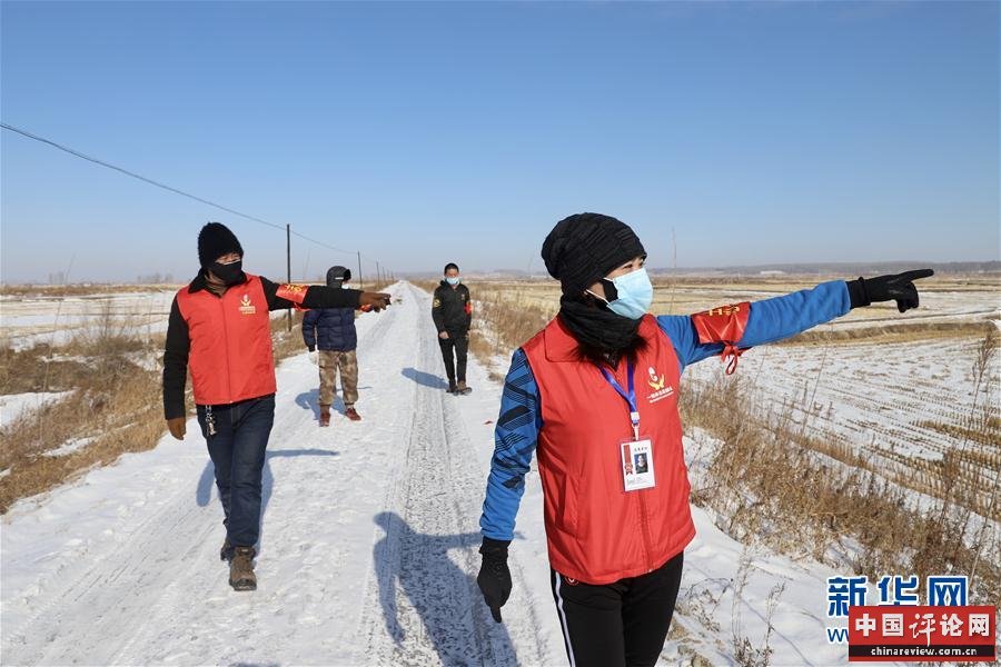 （在习近平新时代中国特色社会主义思想指引下——新时代新作为新篇章·习近平总书记关切事·图文互动）（5）口罩挡不住你的美——战“疫”一线巾帼掠影