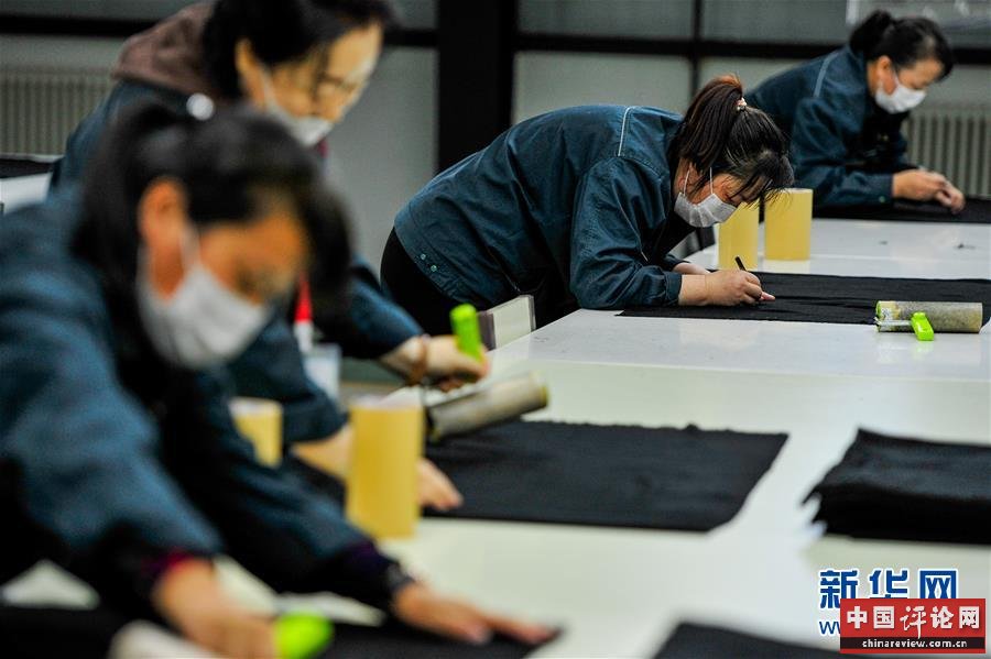 （在习近平新时代中国特色社会主义思想指引下——新时代新作为新篇章·习近平总书记关切事·图文互动）（7）稳住千家万户的“饭碗”——各地积极稳就业化解疫情影响