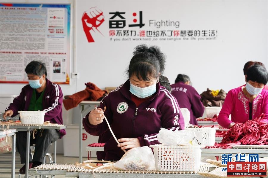 （在习近平新时代中国特色社会主义思想指引下——新时代新作为新篇章·习近平总书记关切事·图文互动）（6）让贫困劳动力端稳就业的“饭碗”——各地就业扶贫不松劲巩固脱贫成果
