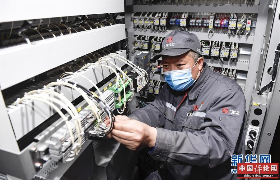 （在习近平新时代中国特色社会主义思想指引下——新时代新作为新篇章·习近平总书记关切事·图文互动）（9）汗水的味道——记录奋战在复工复产一线的劳动者