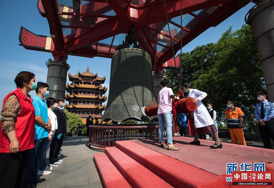 (新华全媒头条·图文互动)(32)钟华论:在民族复兴的历史丰碑上——2020中国抗疫记