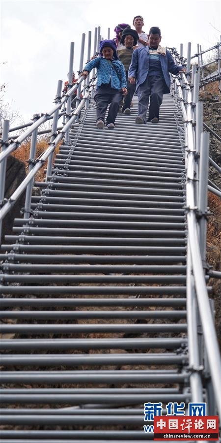 （热点鲜报·图文互动）（4）出悬崖记——四川凉山“悬崖村”贫困群众走下“天梯”搬新居