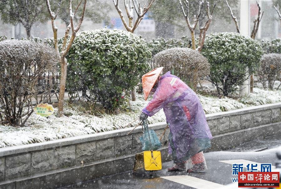 （新华全媒头条·图文互动）（31）风雨无阻向前进——写在全国疫情防控阻击战取得重大战略成果之际