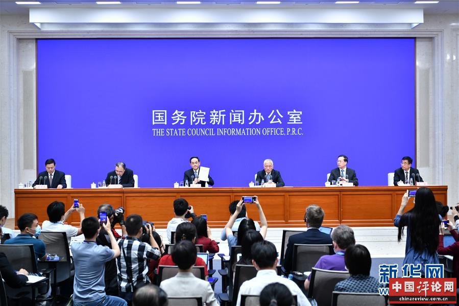 （新华全媒头条·“抗击疫情的中国行动”白皮书·图文互动）（1）人民至上、生命至上的中国答卷——从白皮书看中国抗击疫情历程