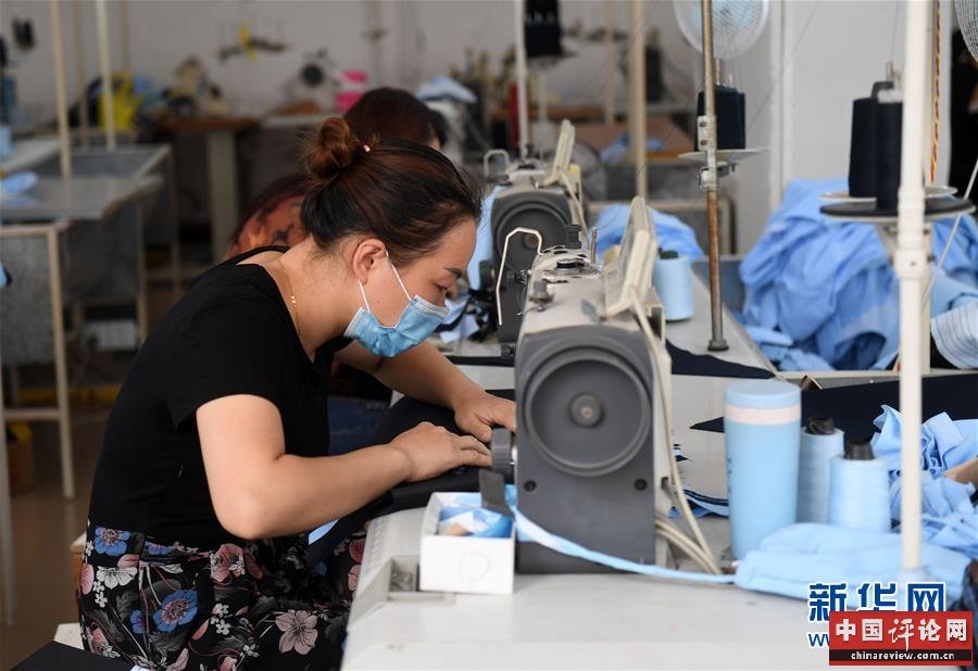 （在习近平新时代中国特色社会主义思想指引下——新时代新作为新篇章·习近平总书记关切事·图文互动）（4）让每一个角落都感受到幸福的温情——人口较少民族在脱贫攻坚大潮中的奋进故事