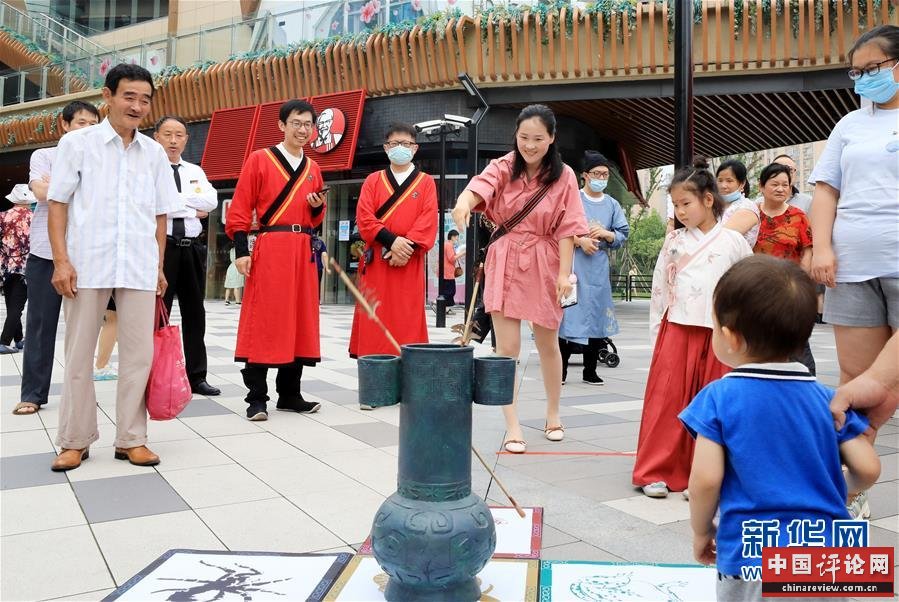 （新华全媒头条·图文互动）（6）线上线下消费升温 文旅活动迈上“云端”——端午假期透视我国经济高质量发展新动力