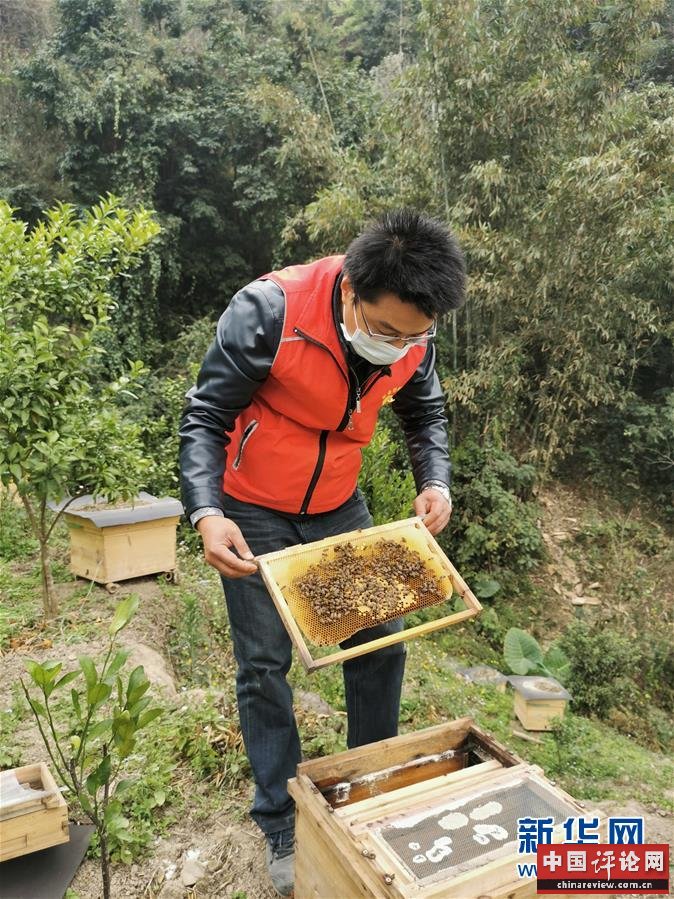 （新华全媒头条·图文互动）（3）初心赴使命 热血写春秋——记脱贫攻坚中的共产党员