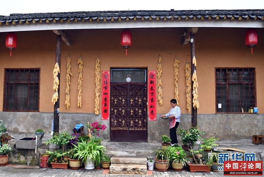 （新华全媒头条·走向我们的小康生活·图文互动）（4）大山深处有“新家”——大别山村绘出现代版“富春山居图”