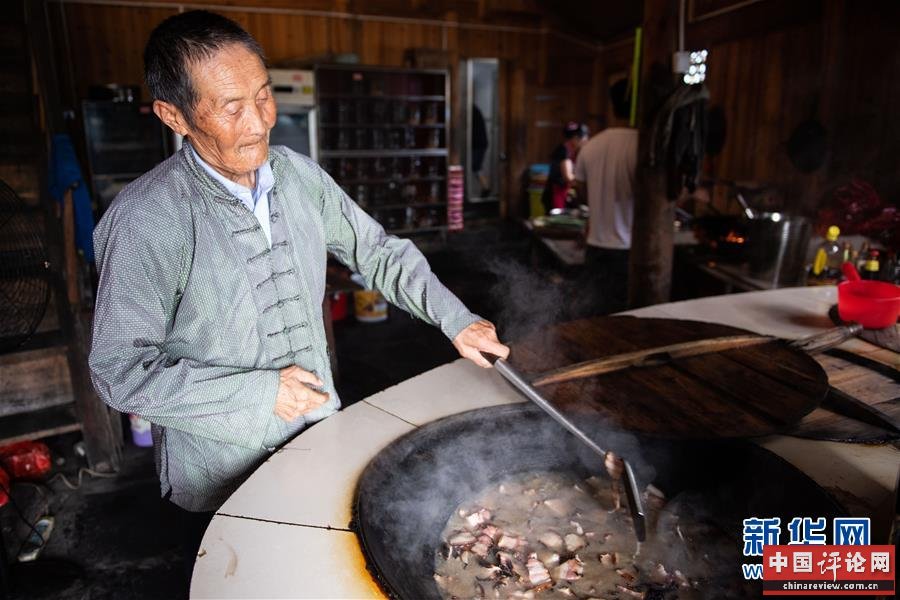 （新华全媒头条·走向我们的小康生活·图文互动）（8）那山，那人，那苗寨——十八洞村三代人的奋斗史