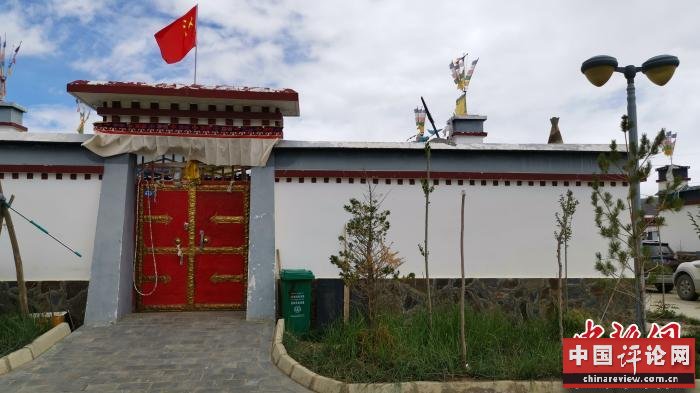 图为群培新家外景。　张伟 摄