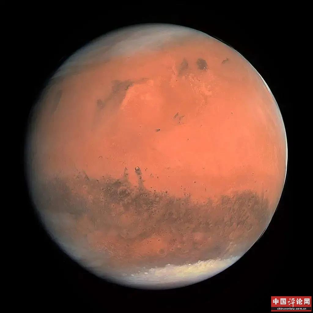 ▲这张自然色照片反映了火星的真实颜色。