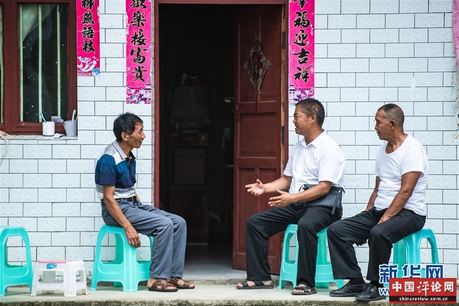 （新华全媒头条·图文互动）（3）脱下军装，奔赴没有硝烟的“战场”——贵州“兵支书”脱贫攻坚一线显身手